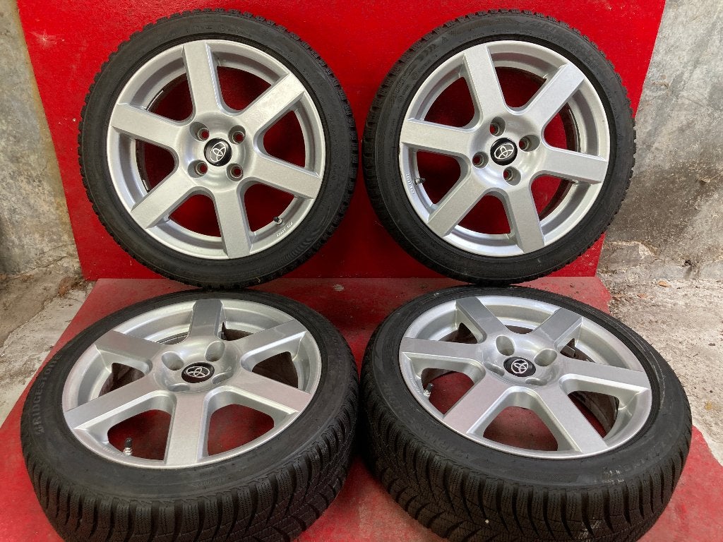 Winterbanden Toyota Yaris 195/45R16 Bridgestone, Gebruikt, 16 inch, ., Banden en Velgen