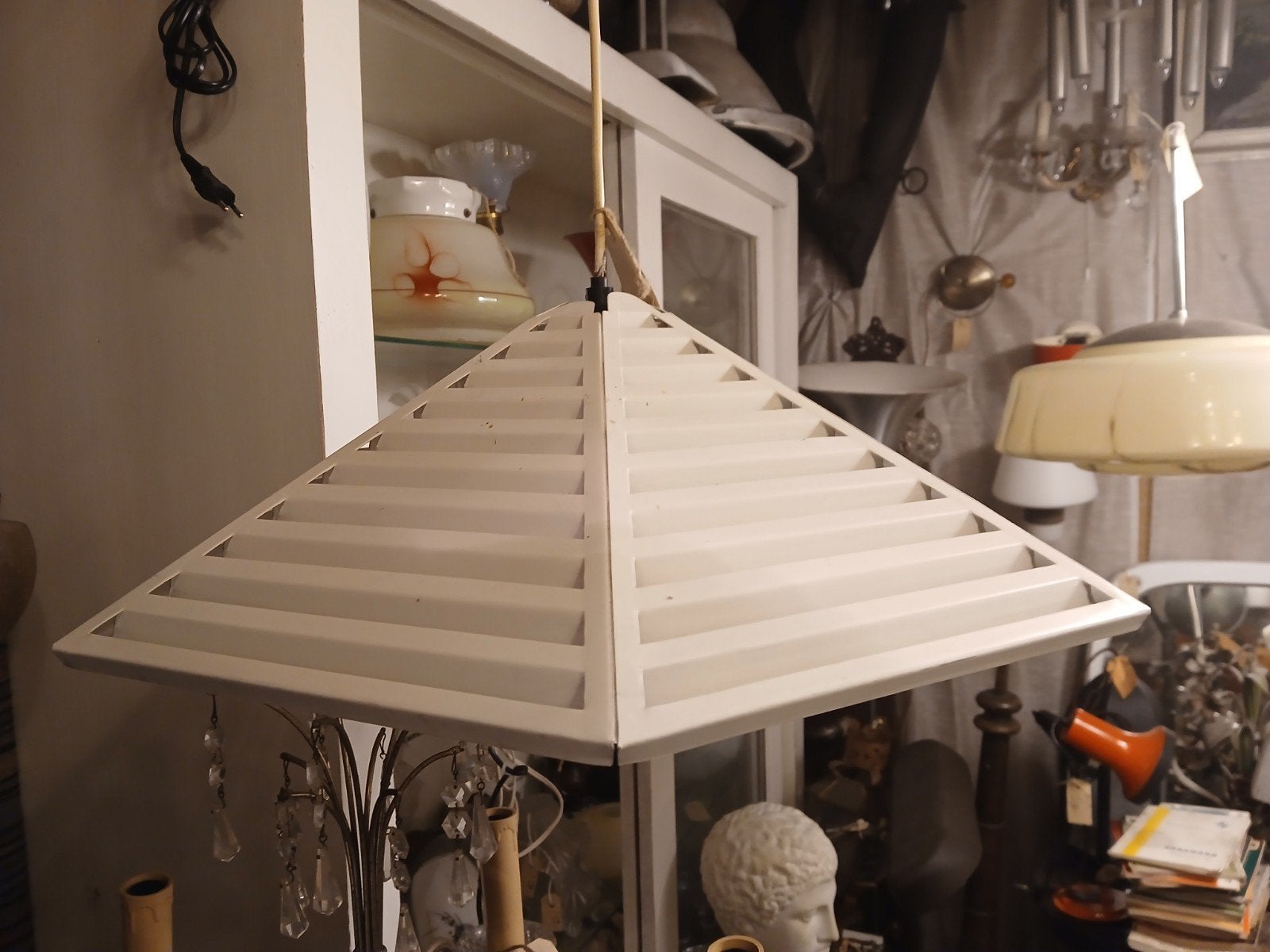 Heel veel lampen en curiosa, Ophalen