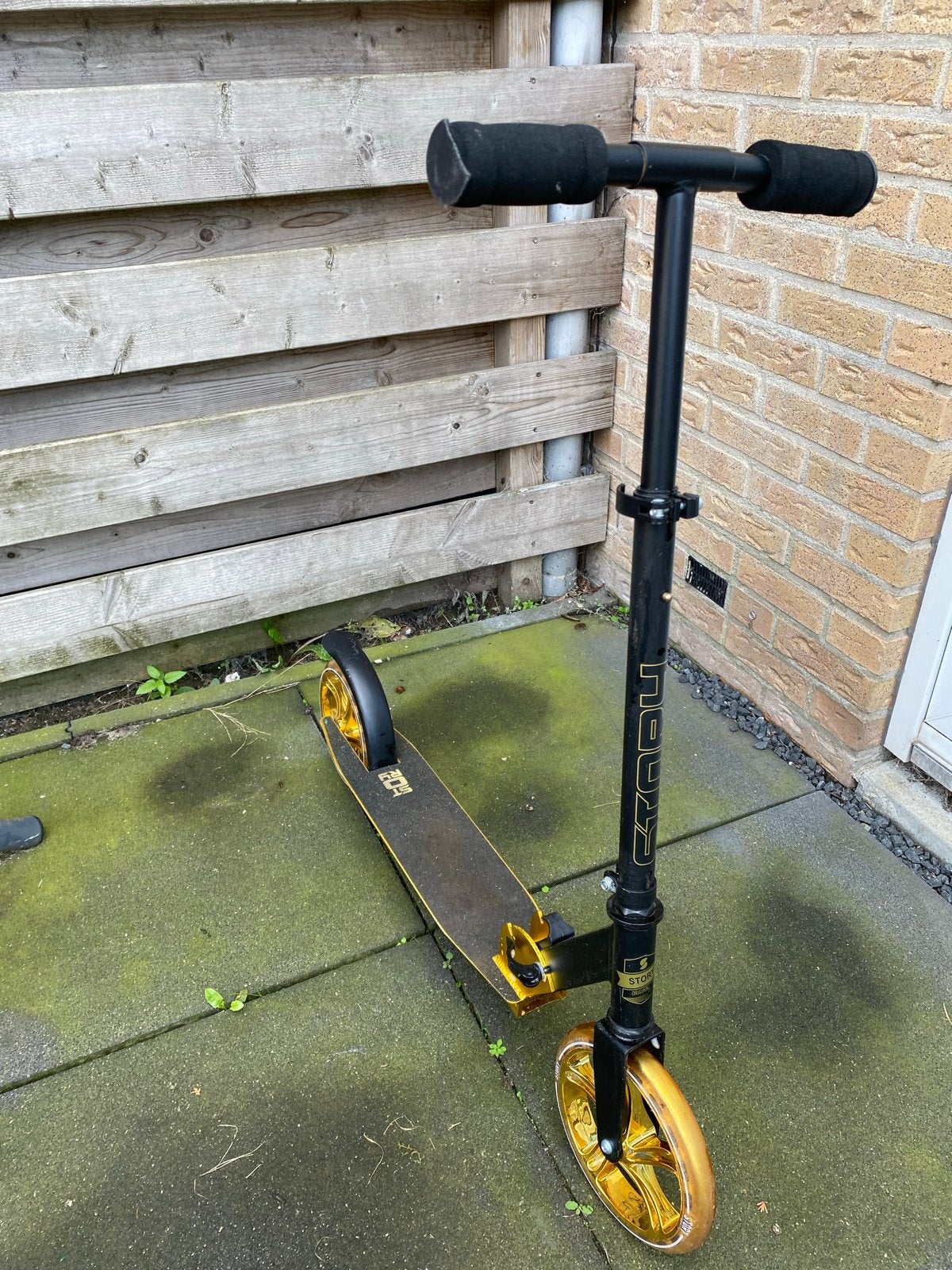 Gouden step met grote wielen - Zo goed als nieuw, Fietsen en Brommers, Ophalen, Zo goed als nieuw, Gewone step