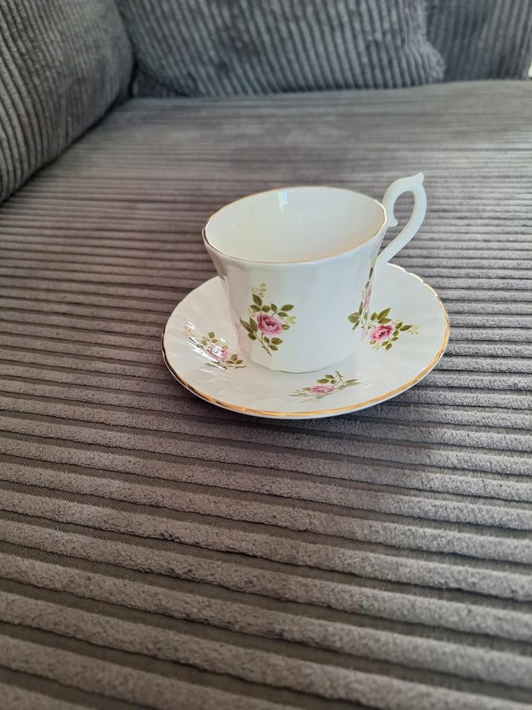 Kop en schoteltje van Royal Sutherland., Ophalen of Verzenden
