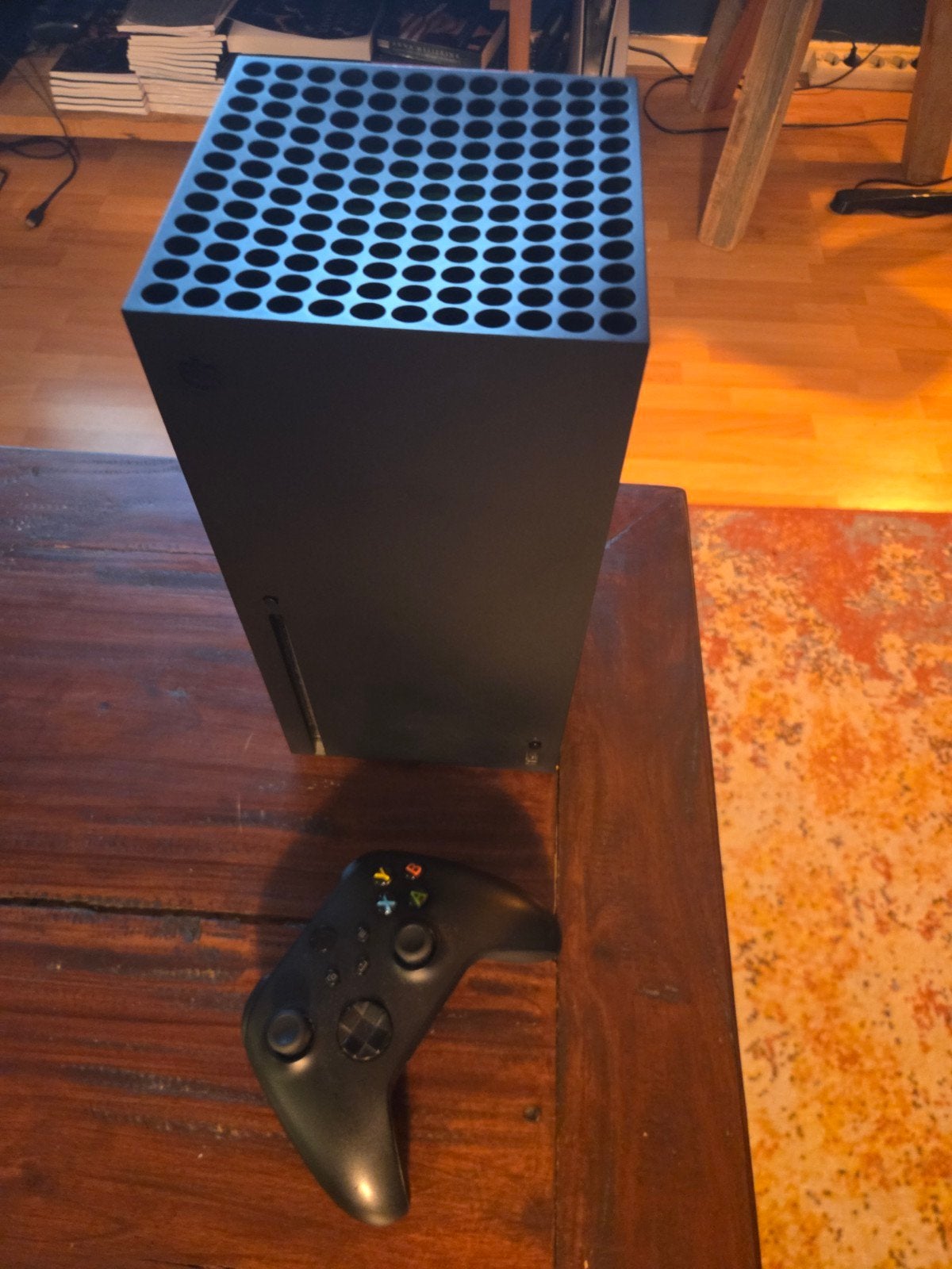 Foto 3 van Xbox Series X - Zo goed als nieuw met controller