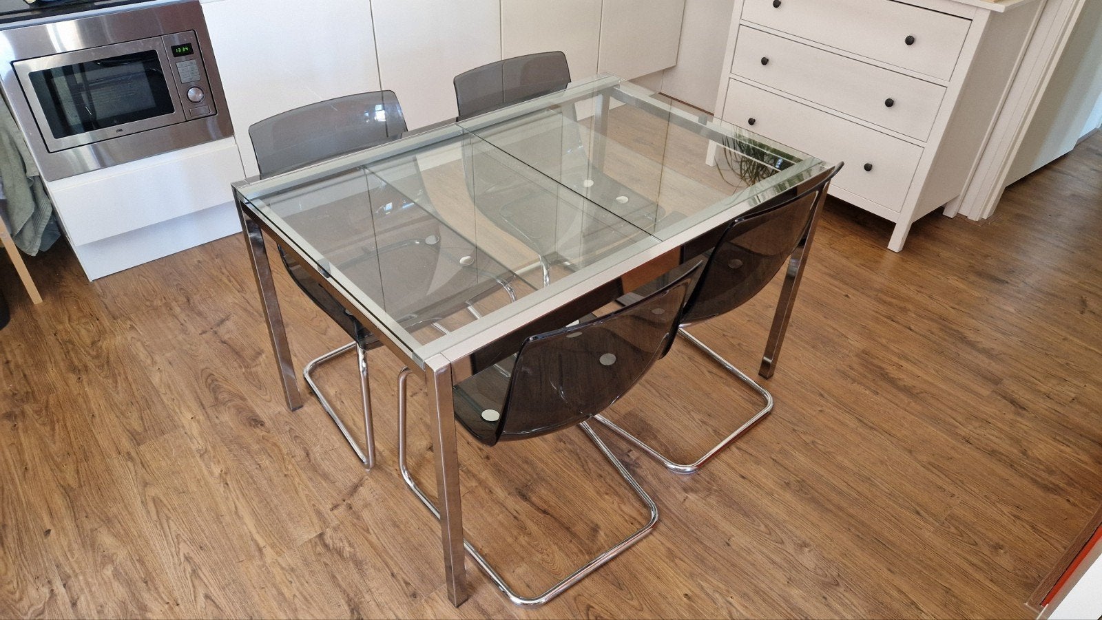 Uitschuifbare eettafel met chroommetalen onderstel + 4 stoel, Ophalen, Gebruikt, 50 tot 100 cm, Glas