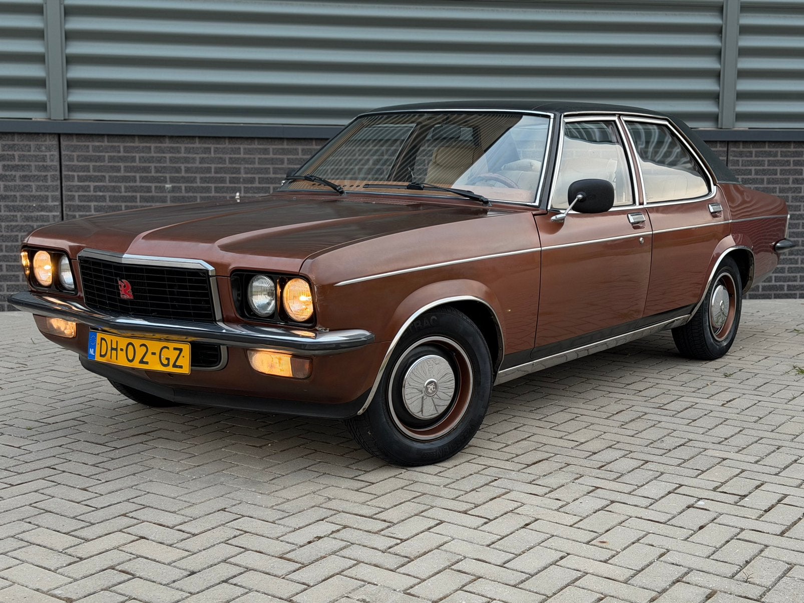 VAUXHALL VX VICTOR - 2.3 GLS AUT - OLDTIMER - GERESTAUREERD, Automaat, Achterwielaandrijving, 1280 kg, Beige