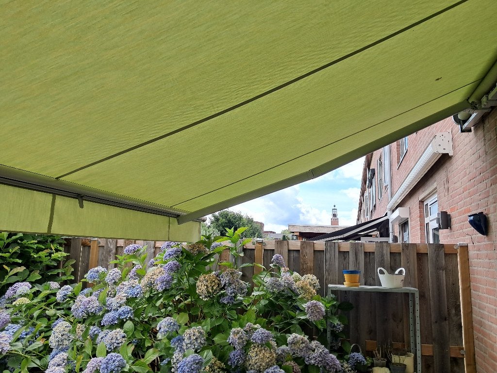 zonwering, Tuin en Terras, Zonneschermen, Ophalen, 450 cm of meer, Elektrisch, Zo goed als nieuw