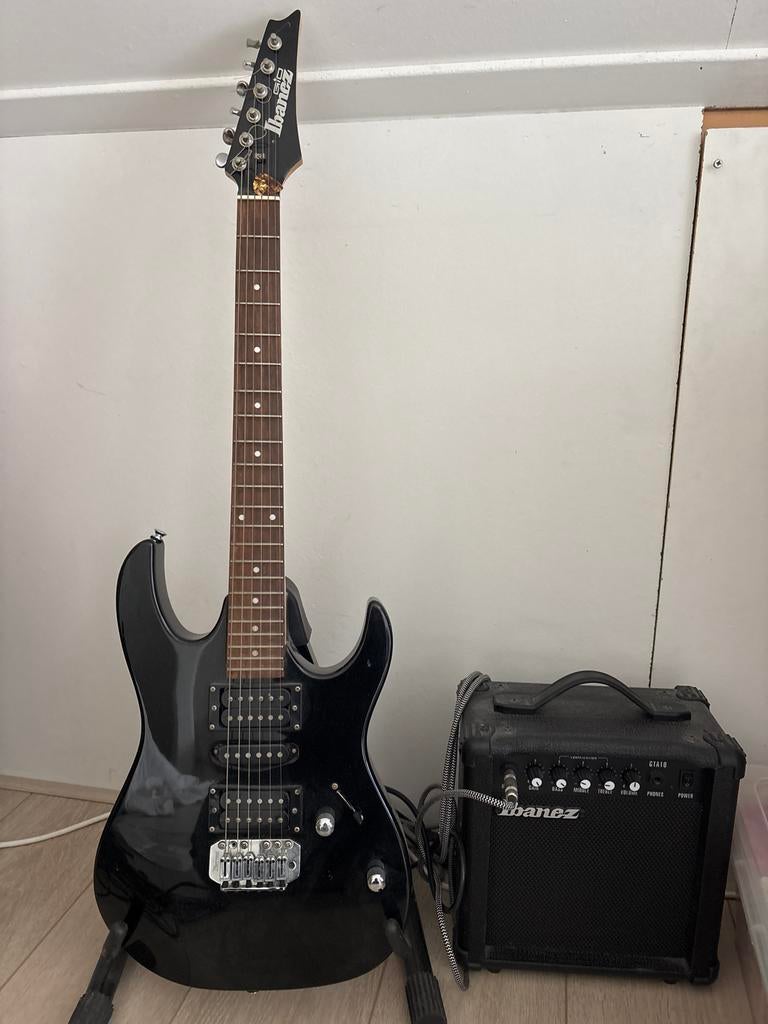 Ibanez GIO elektrische gitaar met versterker, Muziek en Instrumenten, Snaarinstrumenten | Gitaren | Elektrisch, Ophalen, Gebruikt