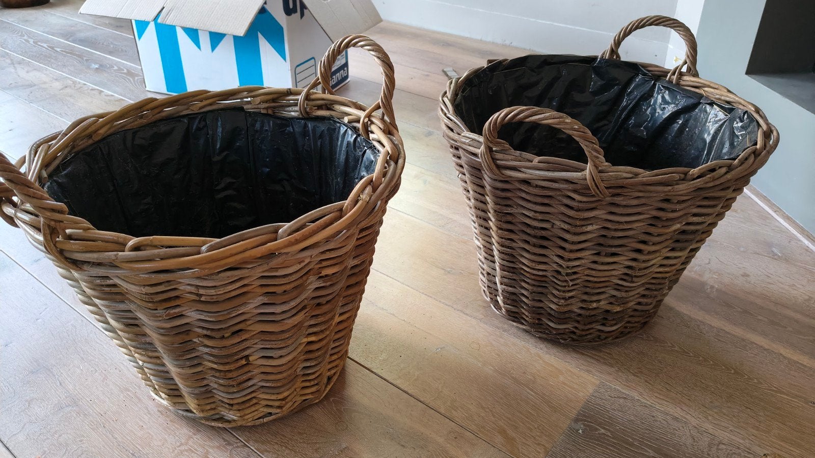 Grote rieten manden met handvatten - set van 2 stuks, Ophalen, Gebruikt, Mand, Gevlochten