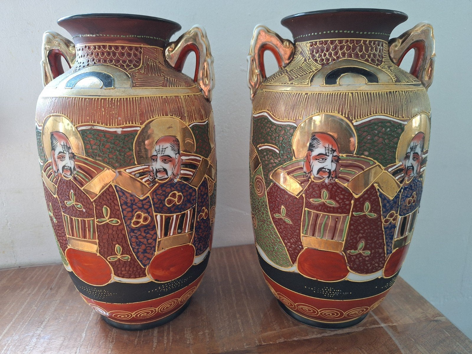 Prachtig paar Japanse Satsuma-stijl vazen - 28 cm hoog, Antiek en Kunst, Antiek | Vazen, Ophalen of Verzenden