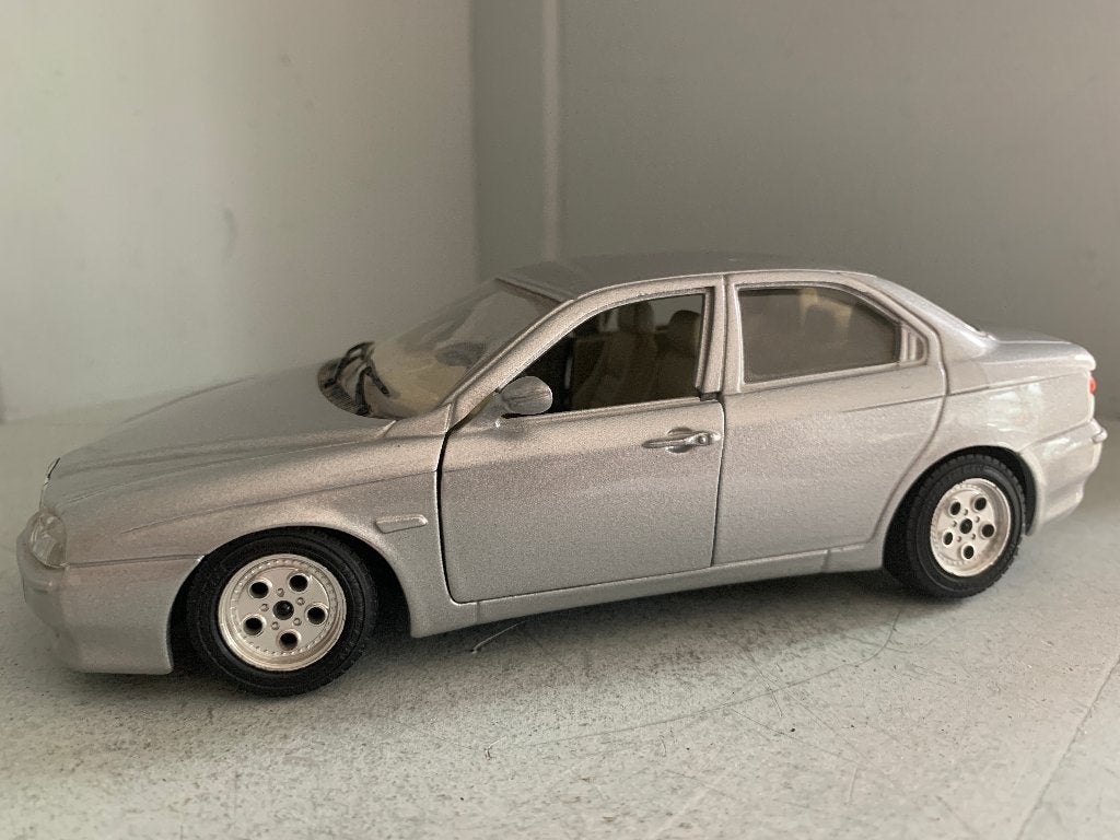 Bburago Alfa Romeo 156 1:24 - Zilver - Zeer goede staat, Ophalen of Verzenden, Zo goed als nieuw, Auto, Bburago