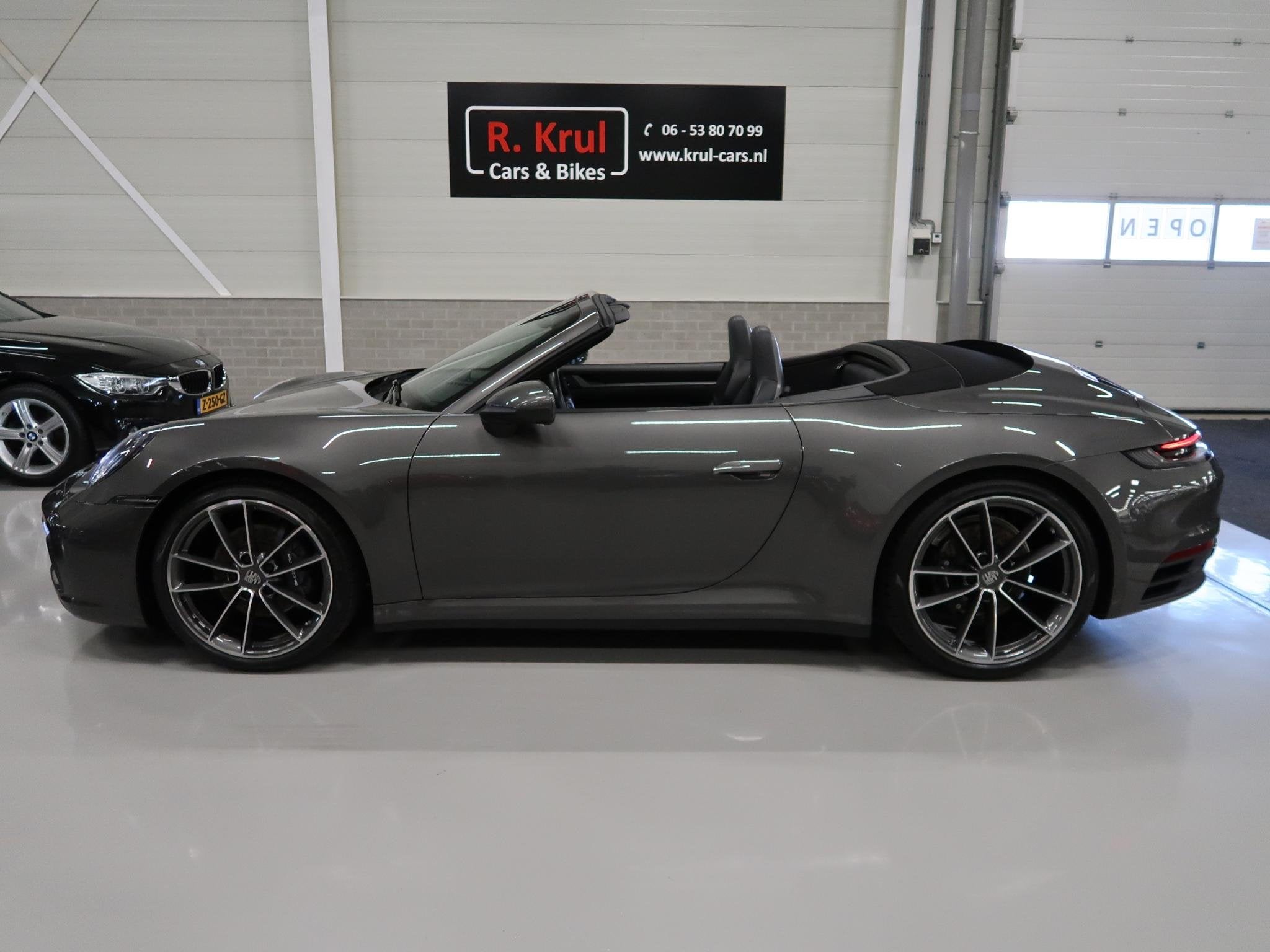 Porsche 911 Cabrio 3.0 Carrera 992 Bose 360 Camera Sportuitl, Auto's, Automaat, Dealer onderhouden, Achterwielaandrijving, Gebruikt