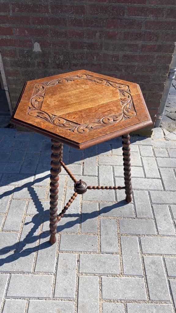 Antieke mooie 6-hoekige bijzettafel., Ophalen