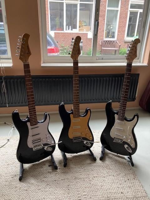 Drie Stratocasters! gaaf en goed! Alle 3 samen voor 185 €!, Muziek en Instrumenten, Snaarinstrumenten | Gitaren | Elektrisch, Ophalen of Verzenden