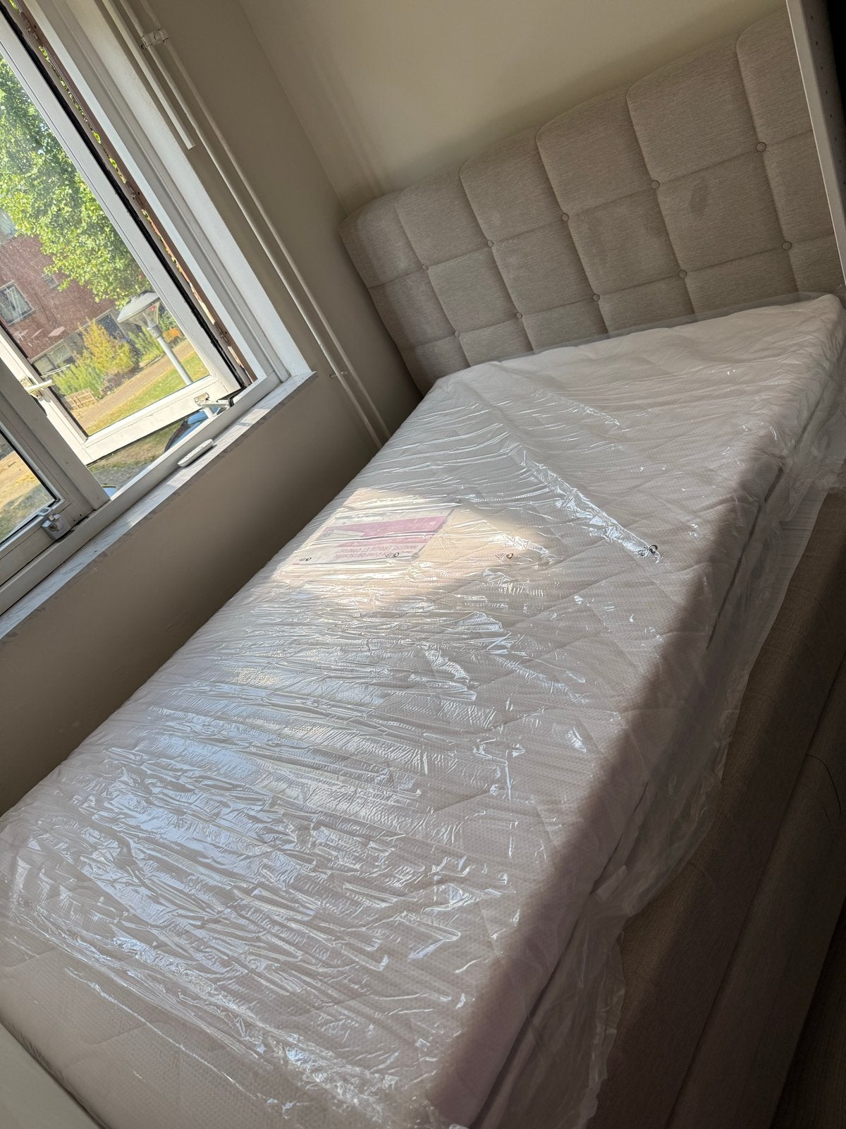 Beige elektrische boxspring - 1 jaar gebruikt, Ophalen of Verzenden, Zo goed als nieuw, Beige