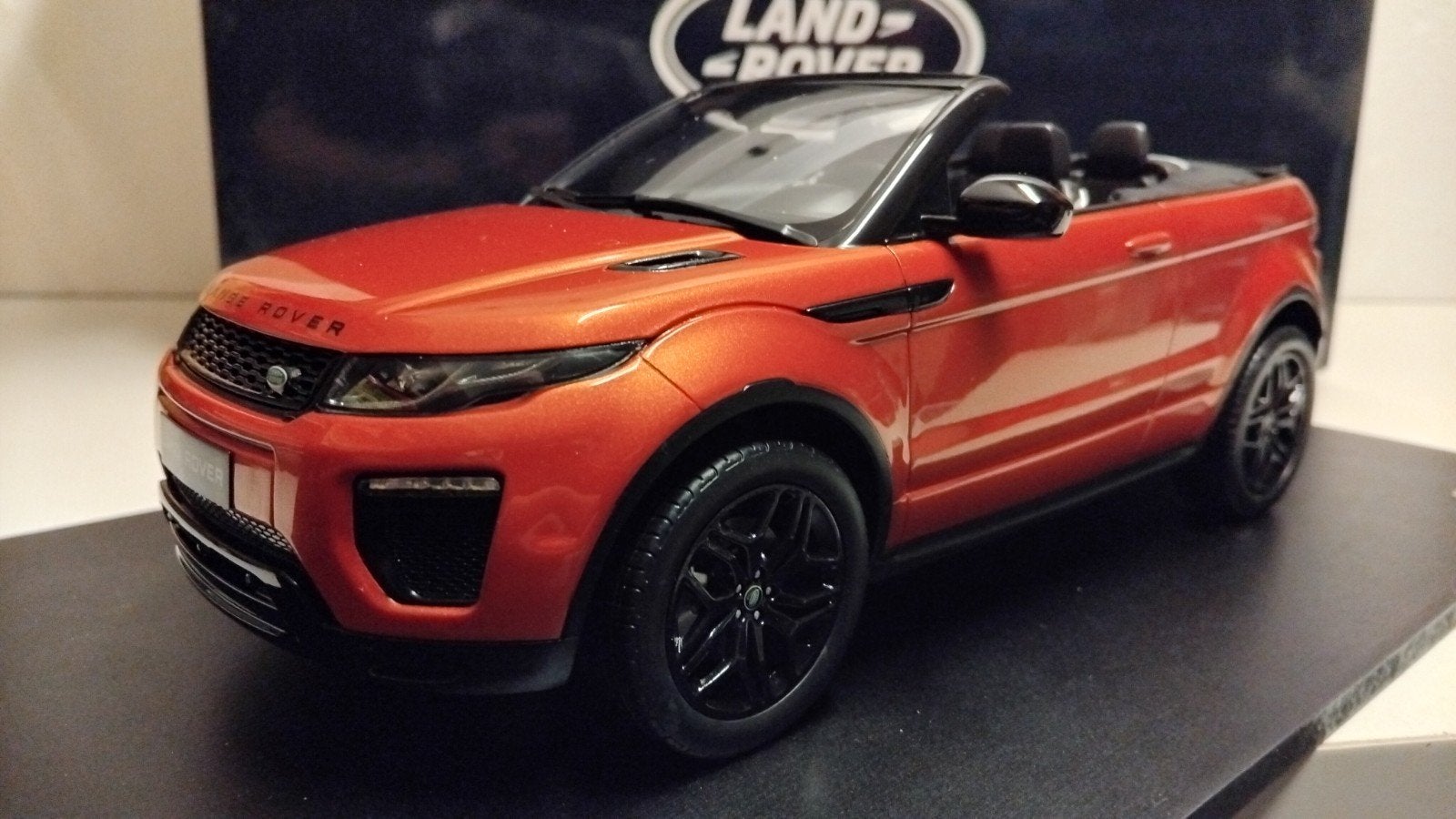 Range Rover  Evoque cabriolet orange True Scale  1:18 KRD, Ophalen of Verzenden, Zo goed als nieuw, Auto, Overige merken