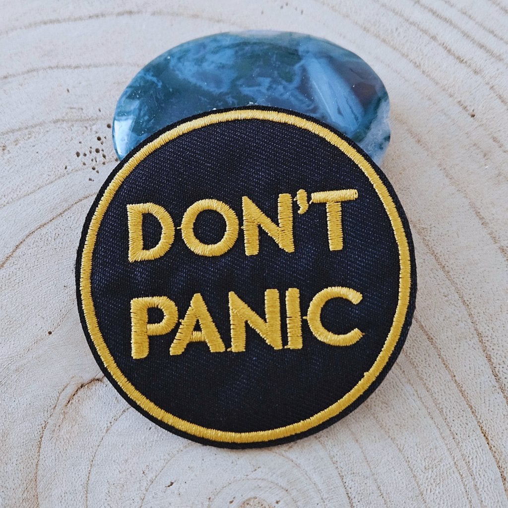 Strijk embleem applicatie Patch Don't panic, D, Nieuw, Ophalen of Verzenden, D