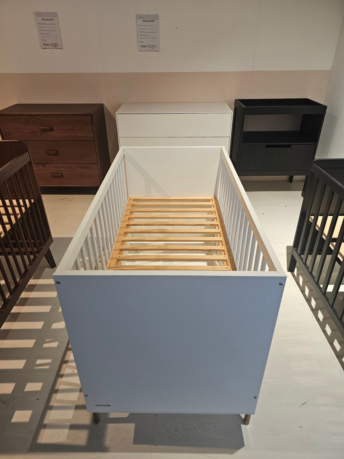Kidsmill Boutique 60x120 en commode, wit/brass, Ophalen, Zo goed als nieuw, Jongetje of Meisje