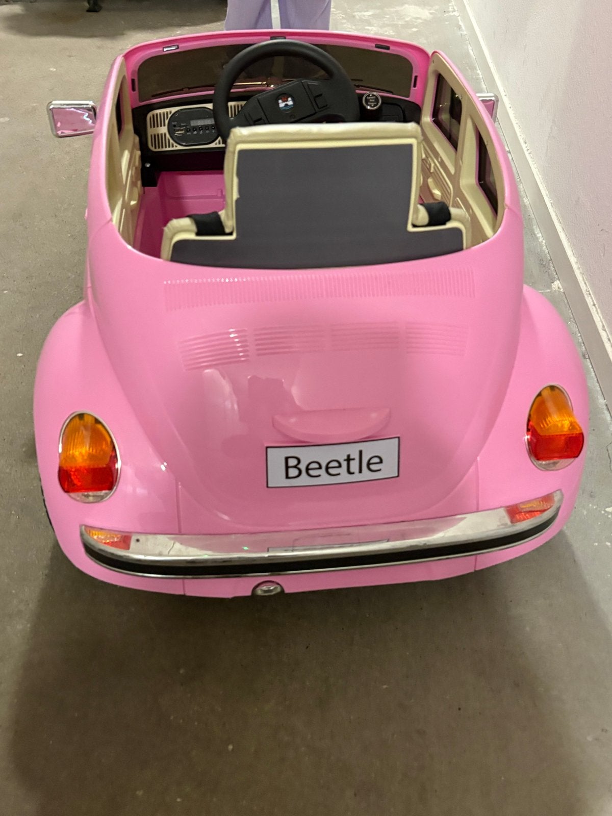 Roze elektrische kinderauto VW Kever met afstandsbediening, Ophalen of Verzenden, Gebruikt