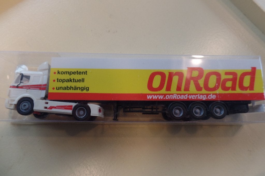 Mercedes trekker / oplegger On road  (Herpa), Verzenden, Gebruikt, Bus of Vrachtwagen, Herpa
