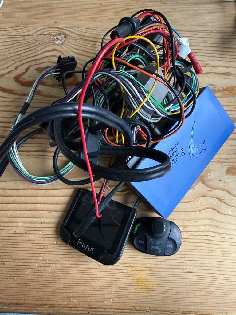 Parrot Bluebox Bluetooth Carkit mki9200, Auto diversen, Ophalen of Verzenden, Gebruikt