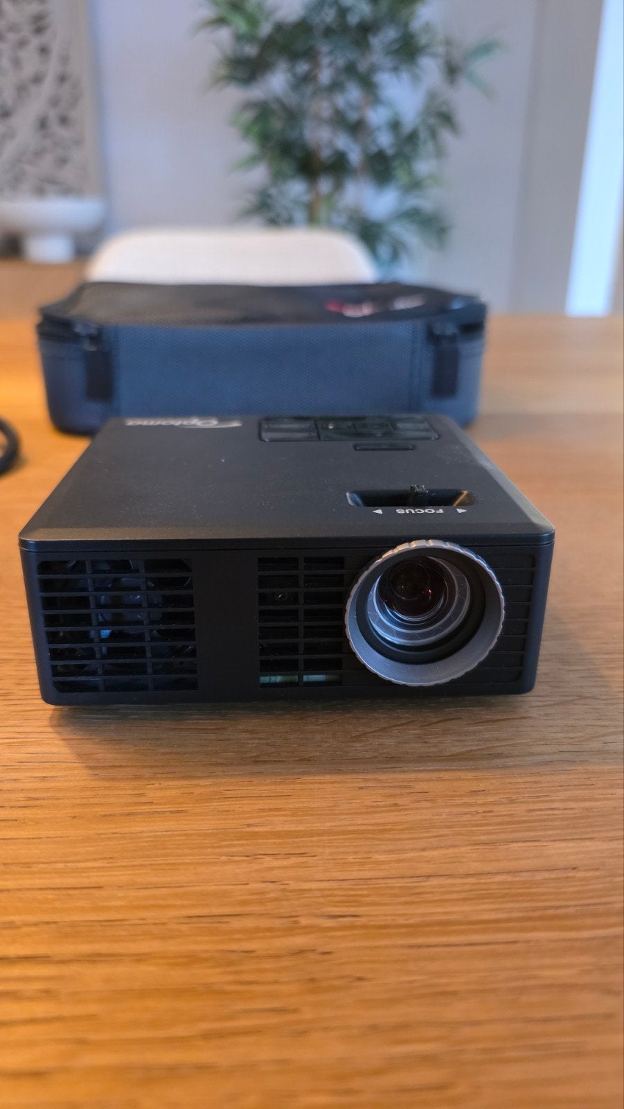 Optoma mini beamer met Hama statief, zo goed als nieuw, Ophalen of Verzenden, Zo goed als nieuw, Optoma