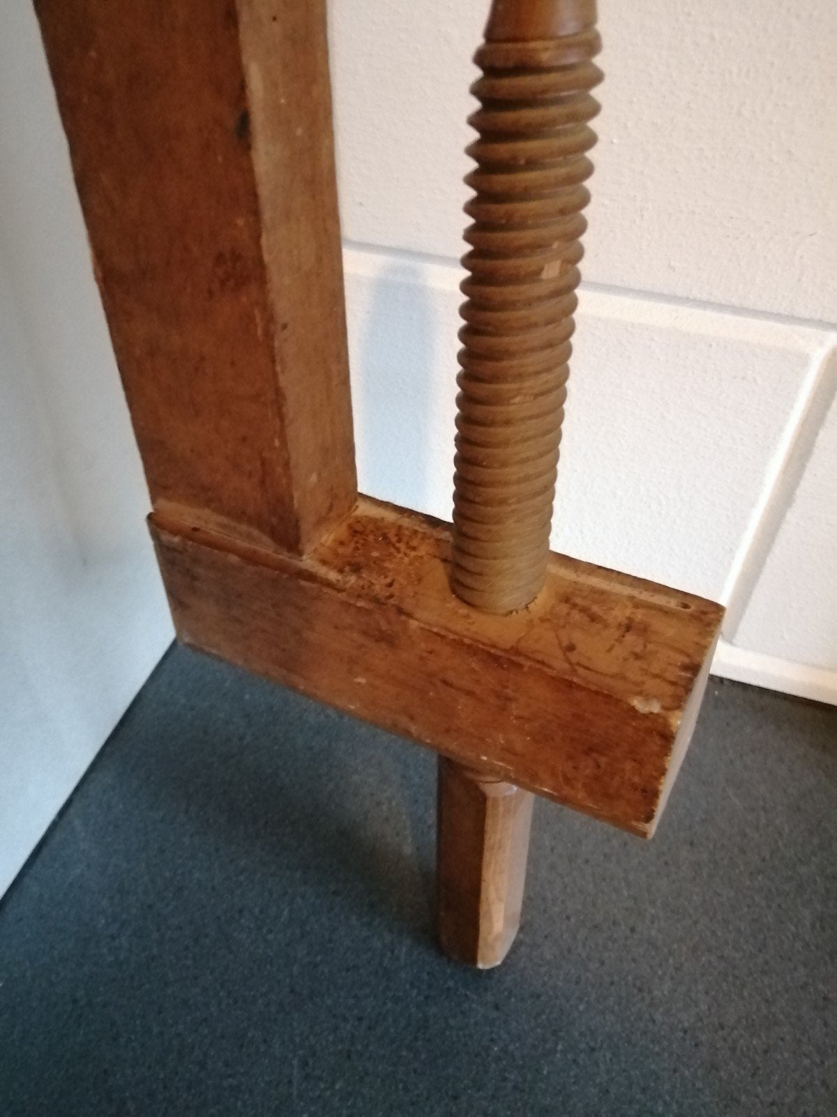 XXL OUDE HOUTEN KLEM IN TOPSTAAT VERKEREND 135 CM HOOGTE!!!., Antiek en Kunst, Ophalen of Verzenden