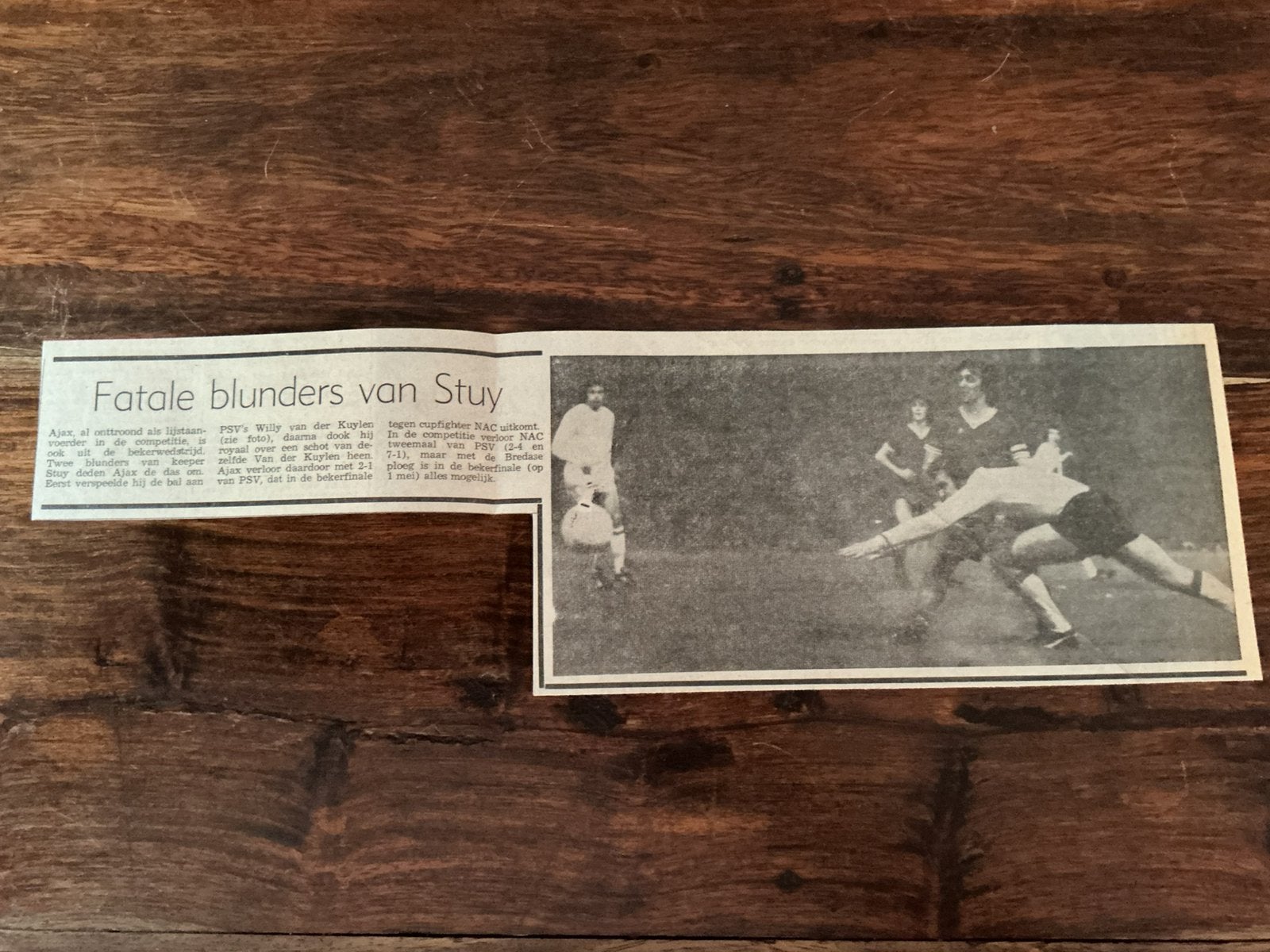 Voetbal krantenartikel PSV Ajax april 1974, Ophalen of Verzenden, Knipsel(s)