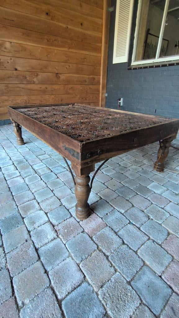 Houten salontafel Indonesisch met bewerkt blad, Ophalen