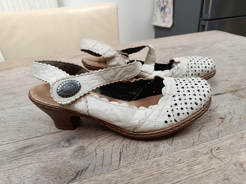 Crème kleurige  leren sling backs van rieker 41, Ophalen of Verzenden, Gebruikt, Meisje, Schoentjes
