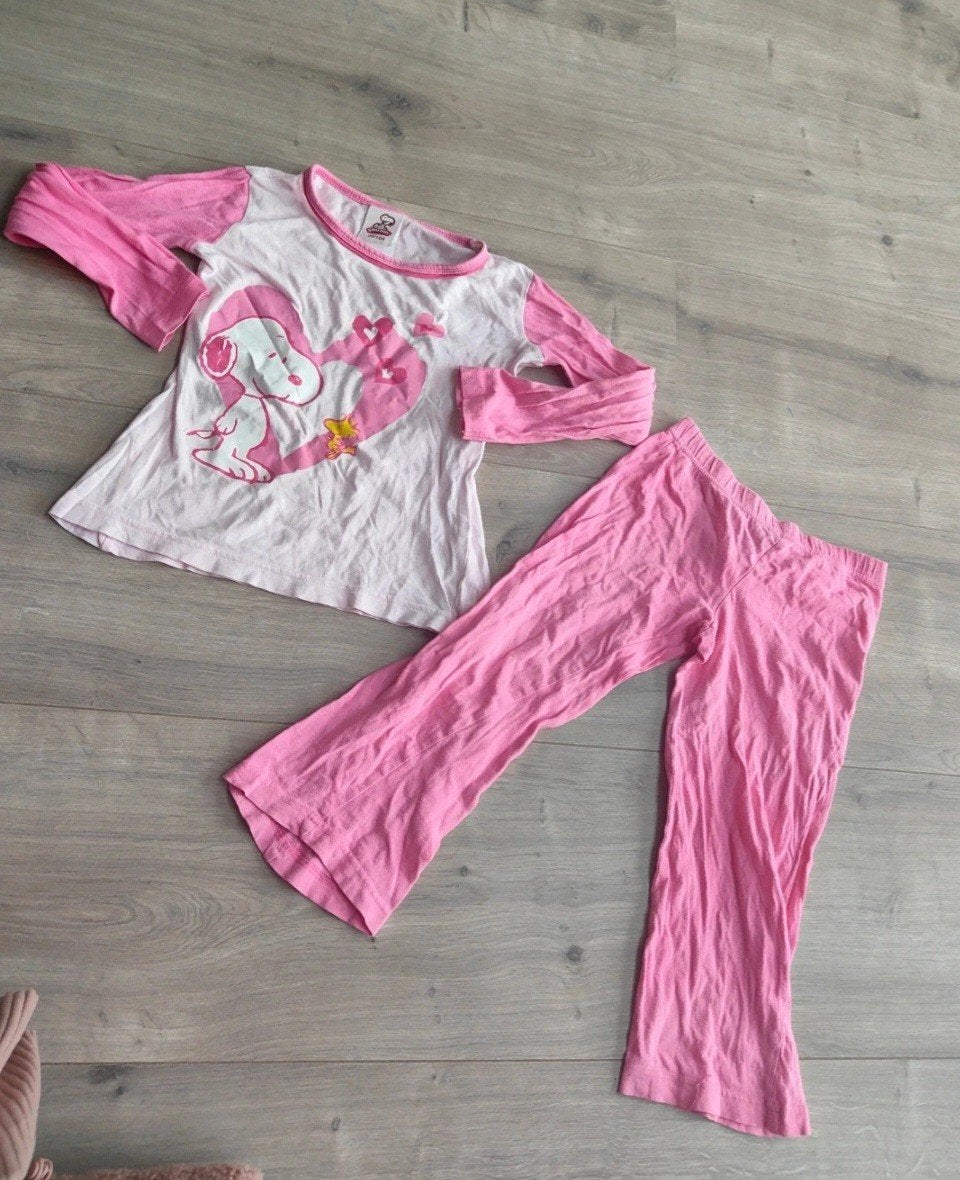 leuke pyjama snoopy maat 98/104, Ophalen of Verzenden, Zo goed als nieuw, Jongen of Meisje, Nacht- of Onderkleding