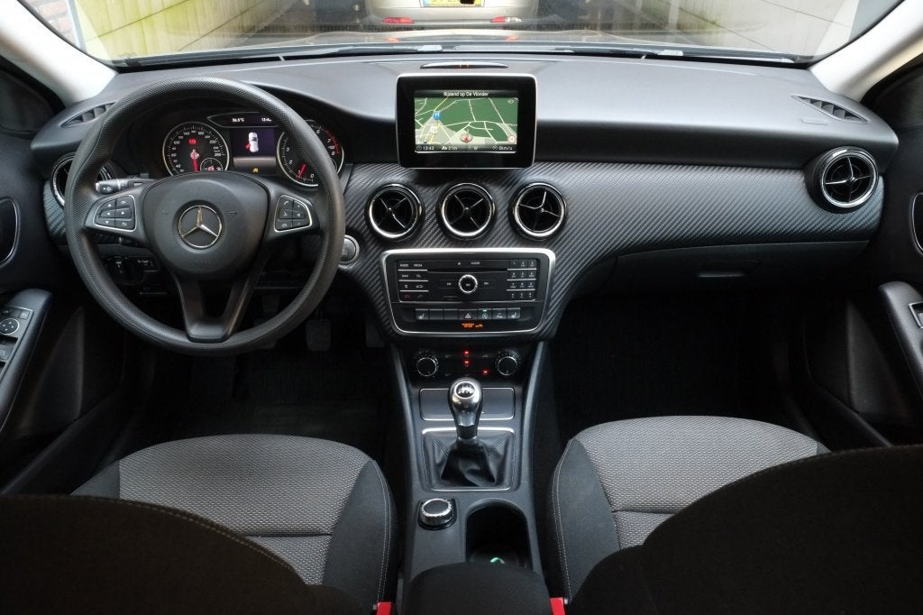Mercedes-Benz GLA 180 Business Solution | Achteruitrijcamera, Auto's, Mercedes-Benz, 12 maanden, Gebruikt, 4 cilinders, Zwart