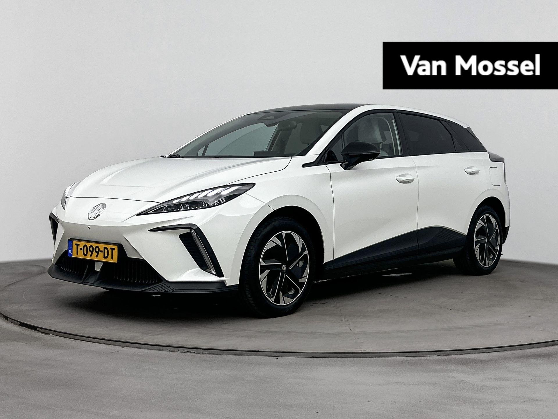 MG MG4 Electric Luxury 64 kWh 204PK | Navigatie | Trekhaak |, Automaat, Gebruikt, Automatische klimaatregeling, Wit