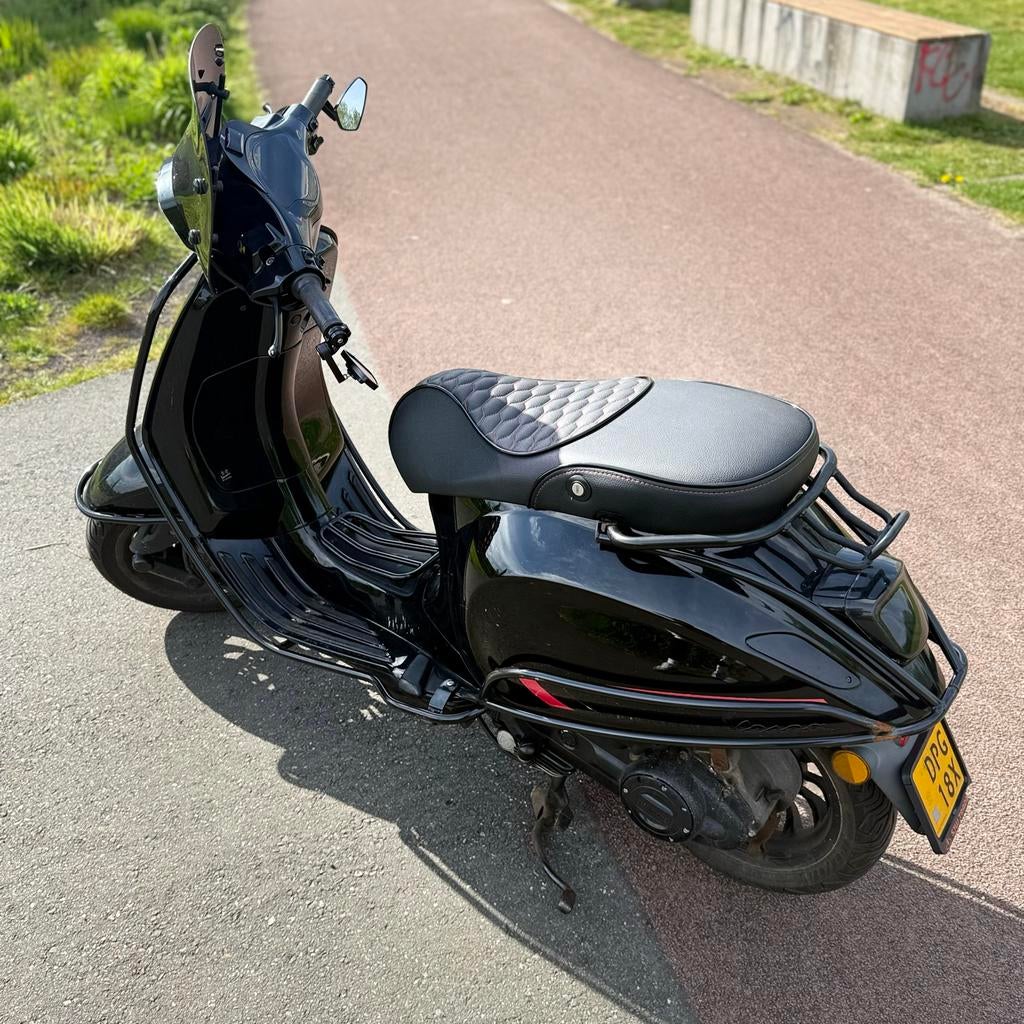 Vespa Sprint 2018 mat zwart, Fietsen en Brommers, Scooters | Peugeot, Ophalen of Verzenden, Zo goed als nieuw, Benzine, Overige modellen