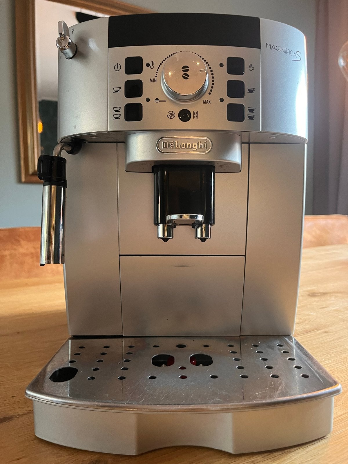 De'Longhi Magnifica S Koffiemachine, Gebruikt, Koffiemachine, 2 tot 4 kopjes, Afneembaar waterreservoir