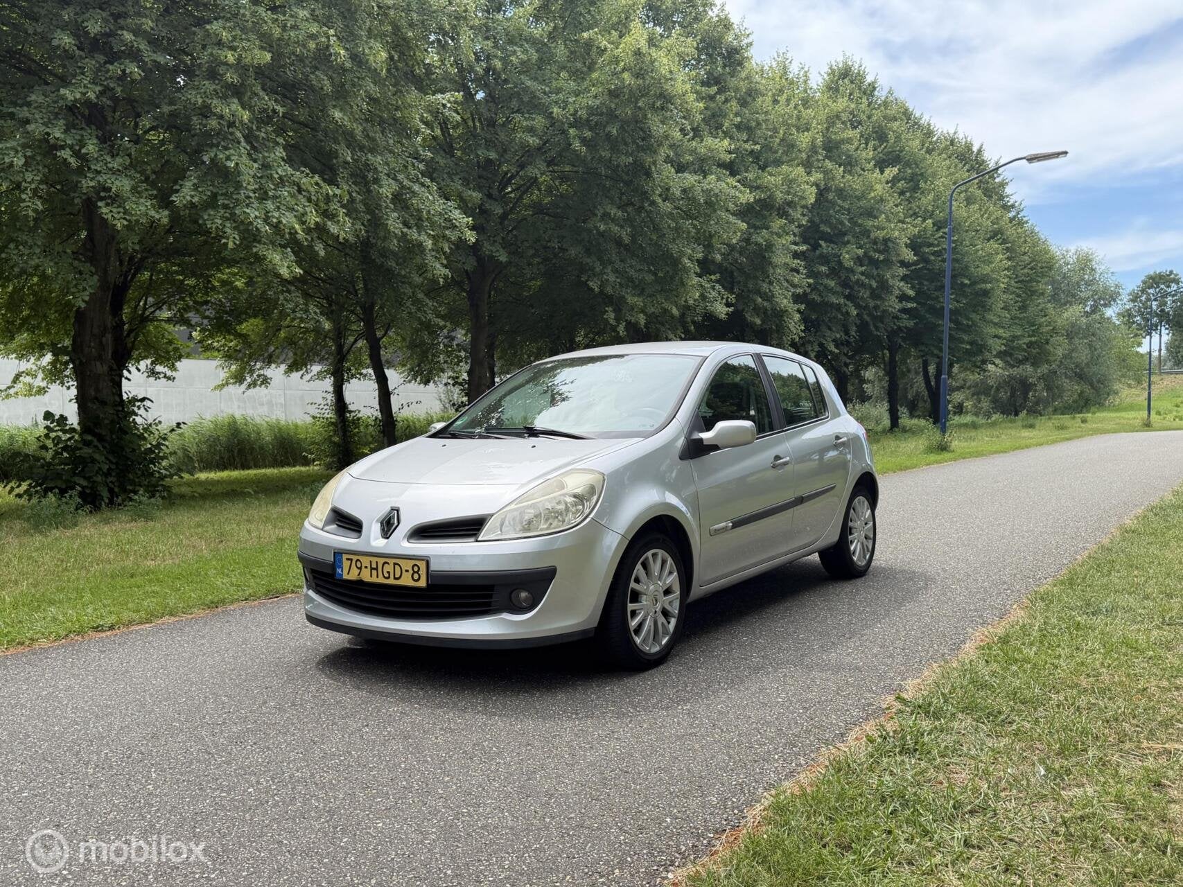 Renault Clio 1.2 TCE Special Rip Curl*APK 1/27*NEW D-RIEM, Voorwielaandrijving, Gebruikt, Zwart, 4 cilinders