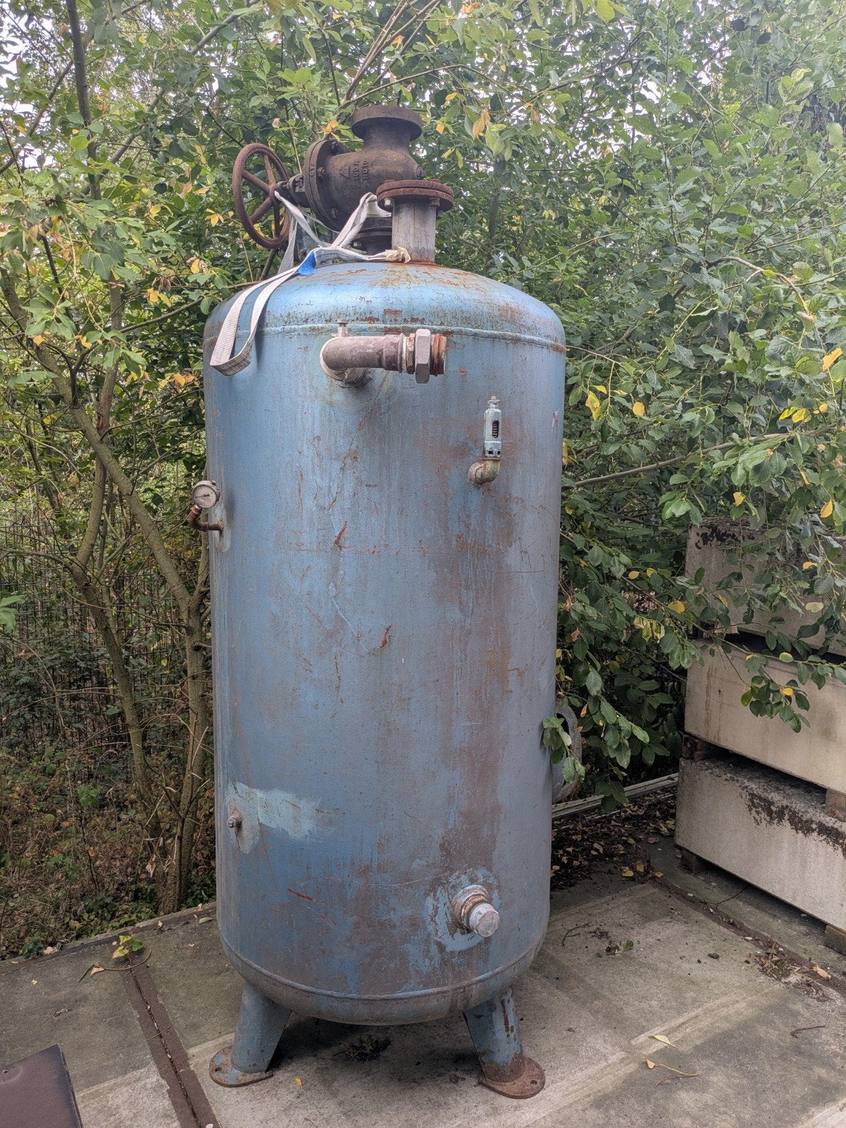 Grote industriële tank / drukvat, Ophalen