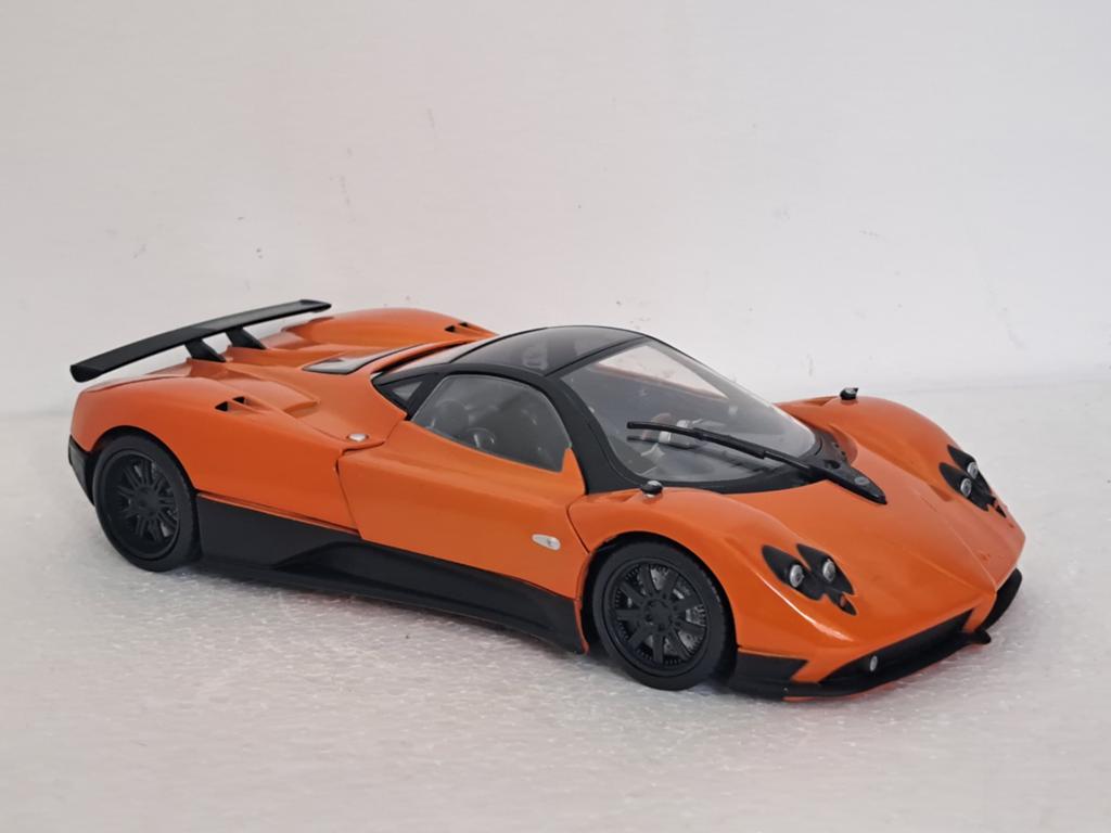 Pagani Zonda F 1/18 Oranje , zie adv, Ophalen of Verzenden, Gebruikt, Auto, Overige merken