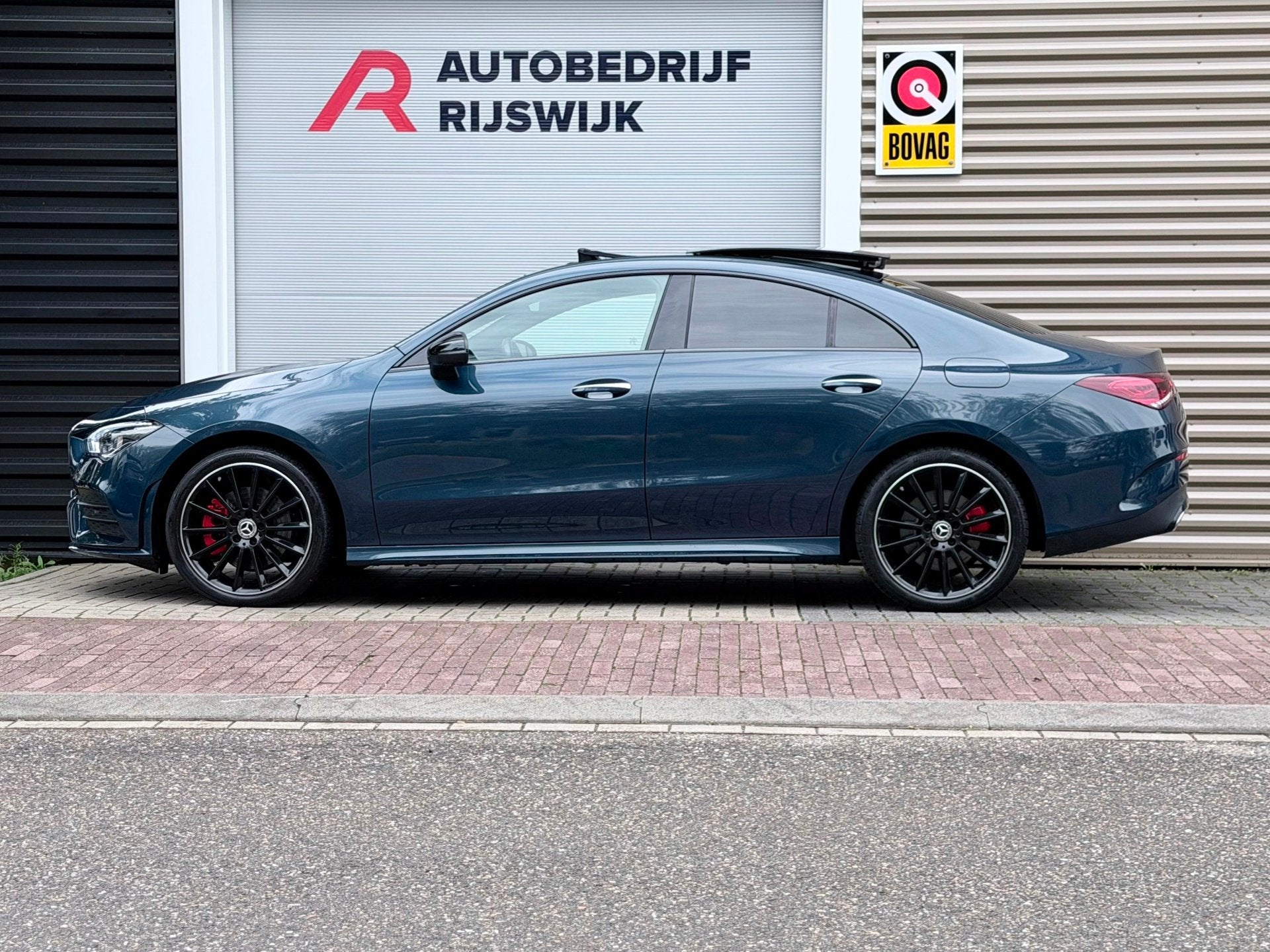 Mercedes-Benz CLA-klasse 250 e AMG Pano/360/Sfeer/Blindspot, Auto's, Gebruikt, 4 cilinders, Blauw, Alcantara