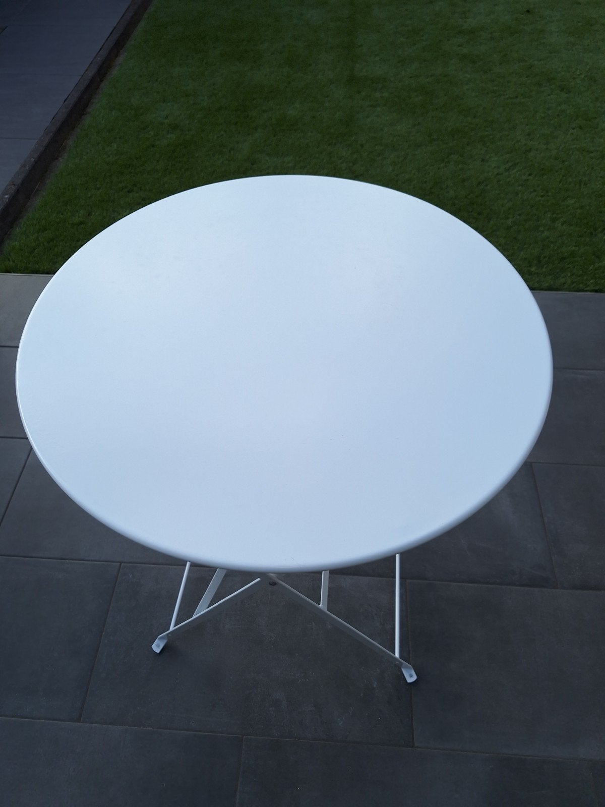 Metalen inklapbare tafel - Zo goed als nieuw, Ophalen, Zo goed als nieuw, Rond, Metaal