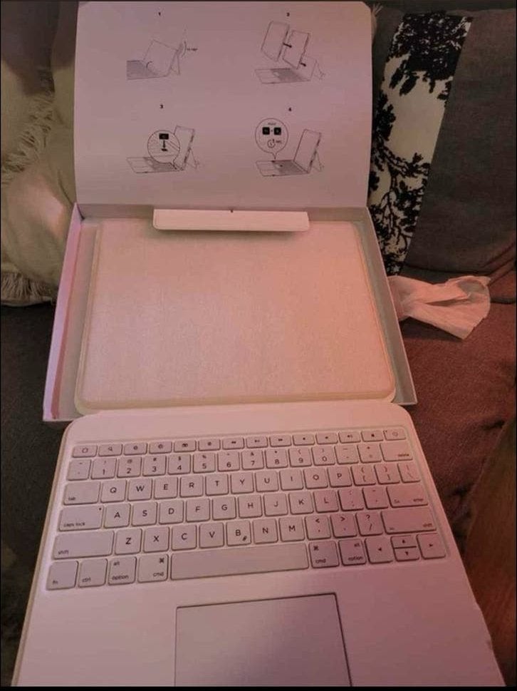 Ipad pro 13 hoesje, Ophalen of Verzenden, Zo goed als nieuw, 256 GB of meer, 13 inch
