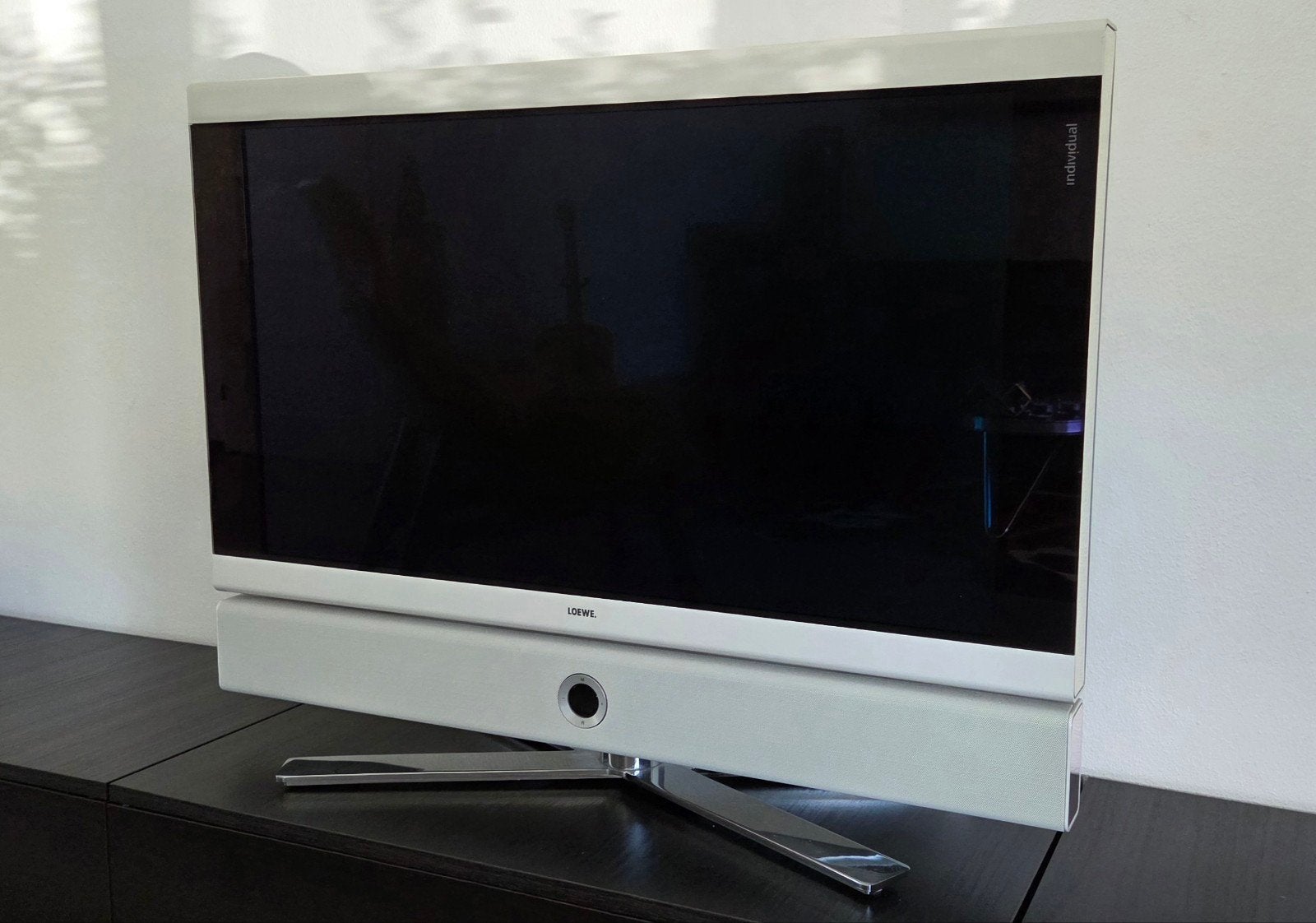 Loewe Individual 32 LCD TV met soundbar, Audio, Tv en Foto, Televisies, Zo goed als nieuw, 100 Hz, 60 tot 80 cm, Ophalen