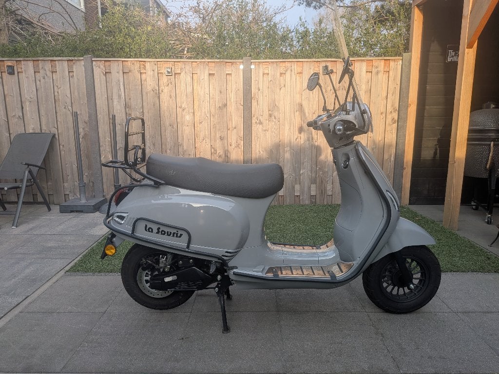 La Souris E-Sourini (2022) | Nardo Grey | Slechts 1275 KM!, Elektrisch, Zo goed als nieuw, Ophalen, Overige merken