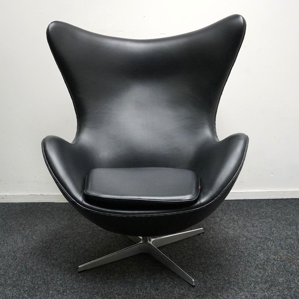 Fritz Hansen Egg Chair Fauteuil | Zwart Leer | Nieuwe stof, Huis en Inrichting, Fauteuils, Gebruikt, -, -, 75 tot 100 cm