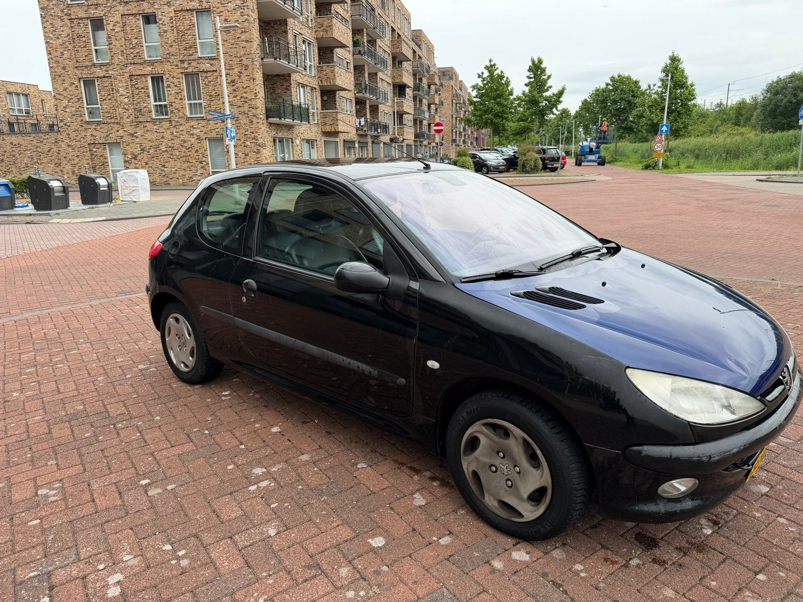 Peugeot 206 1.4 3D 2003 Zwart, Auto's, Voorwielaandrijving, 4 cilinders, Isofix, Zwart