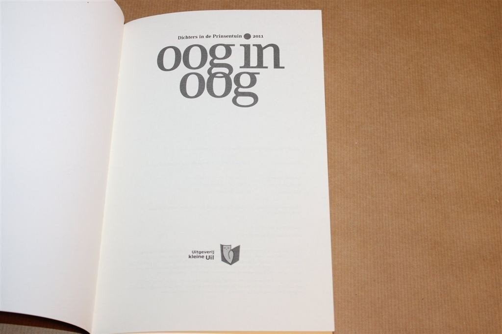 Oog in Oog — Dichters in de Prinsentuin Groningen 2011, Ophalen of Verzenden, Zo goed als nieuw