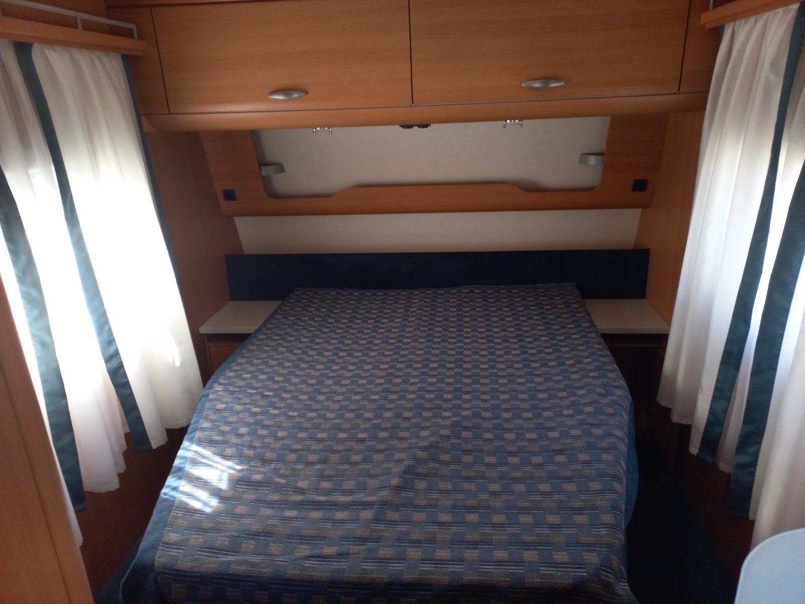 Knaus Sport 500 KFU queensbed- Eind 2014 casette Thule luife, Ophalen, Zo goed als nieuw