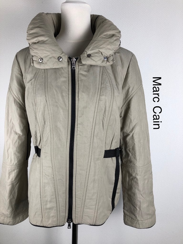 Marc Cain Winterjas  (mt: 38) bov/8331, Maat 38/40 (M), Marc Cain, Marc Cain, Ophalen of Verzenden