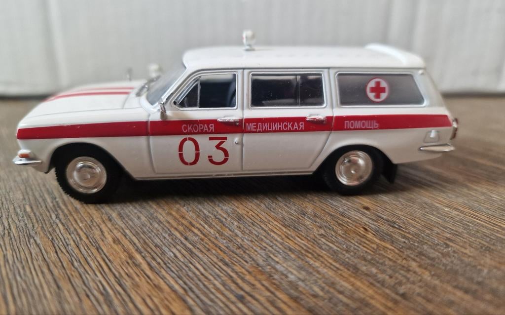Gaz 24 - 03 Volga ambulance DeAgostini, Ophalen of Verzenden, Zo goed als nieuw, Auto, Overige merken