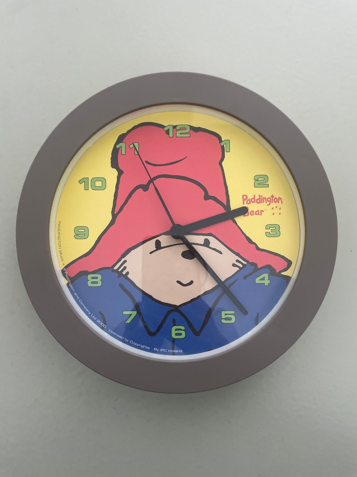 Leuke Beertje Paddington wandklok voor de kinderkamer, Analoog, Werkt op batterijen, Ophalen of Verzenden, Modern