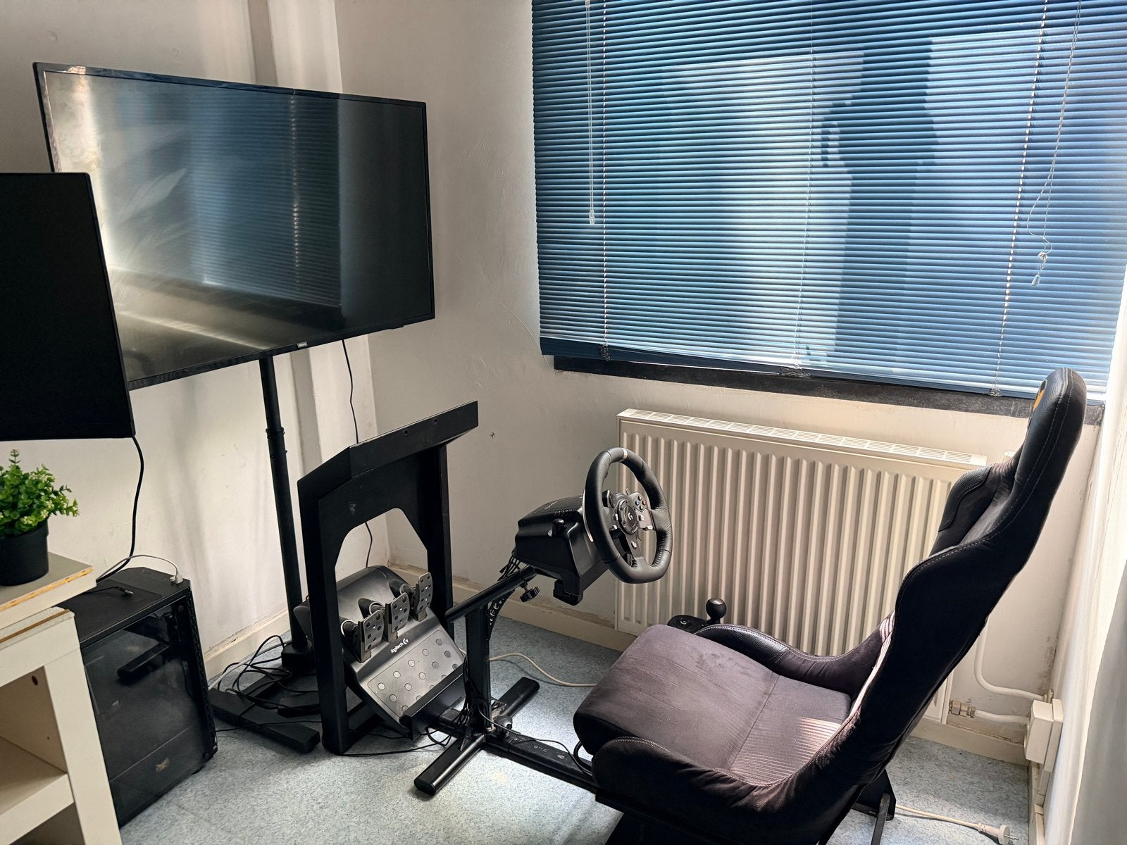 Complete Race Setup: Logitech G920, pedalen, shifter, 50" sc, Ophalen, Racestoel, Xbox, Zo goed als nieuw