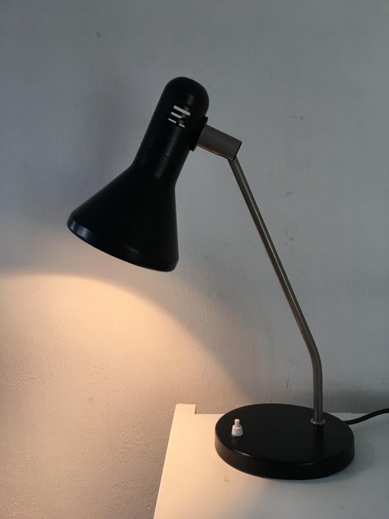 AKA bureaulamp met bakelieten kap , jaren 70
