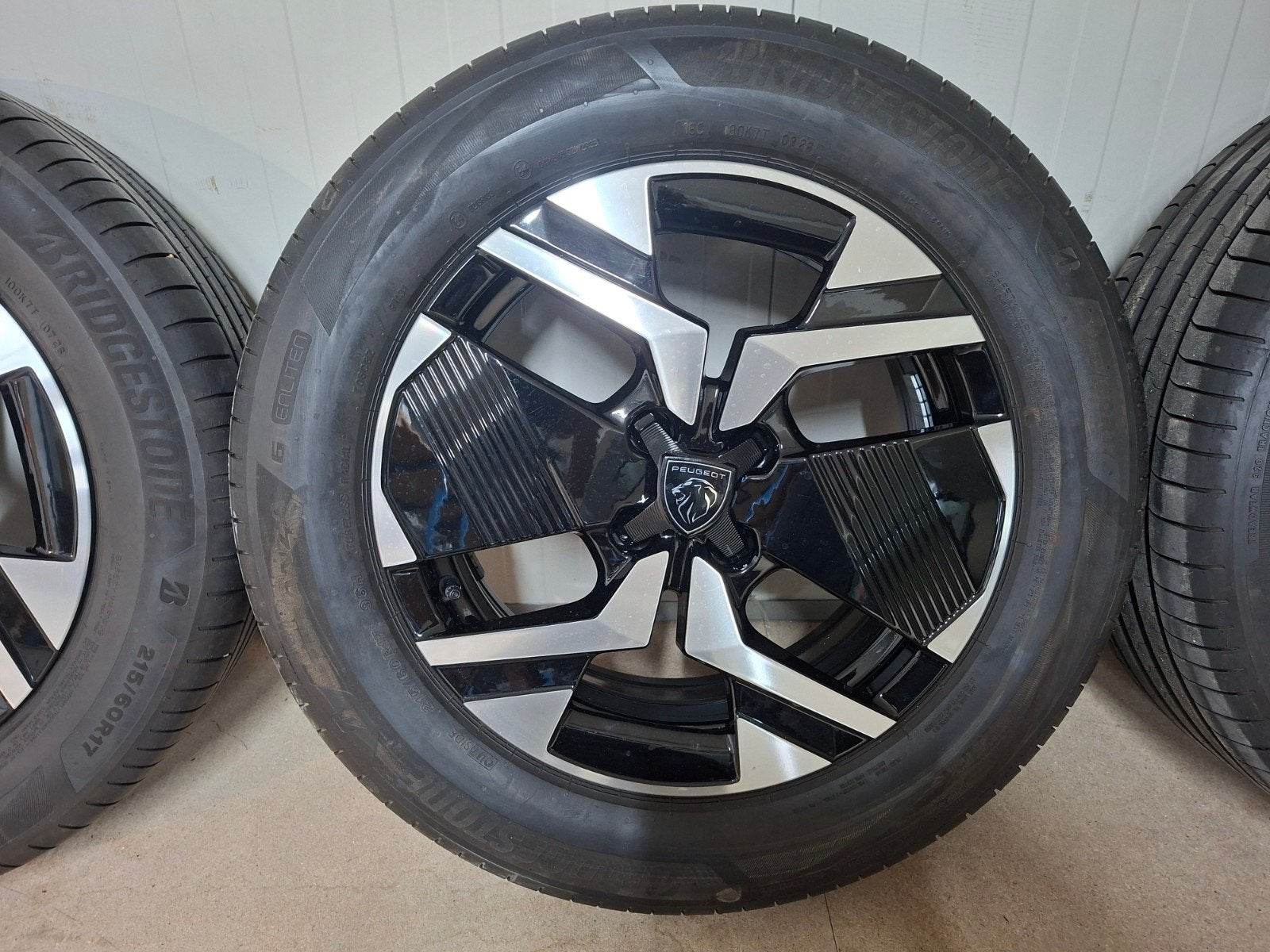 onbeschadigde set 17 inc Peugeot 2008 velgen, Auto-onderdelen, Ophalen, 215 mm, Velg(en), 17 inch